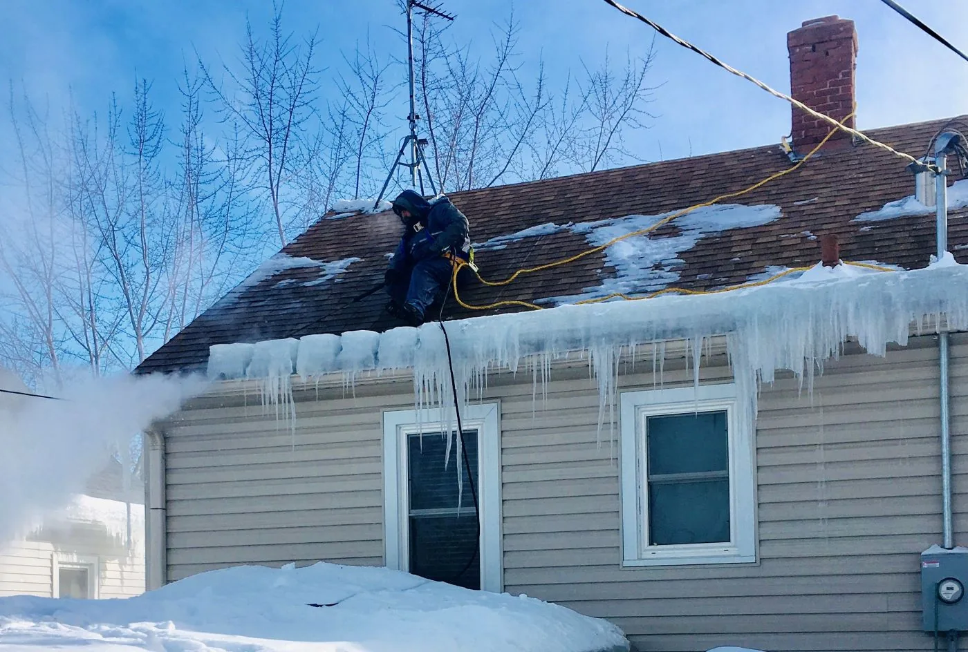 Ice dam removal Bellevue, WI using steam on a residential roof